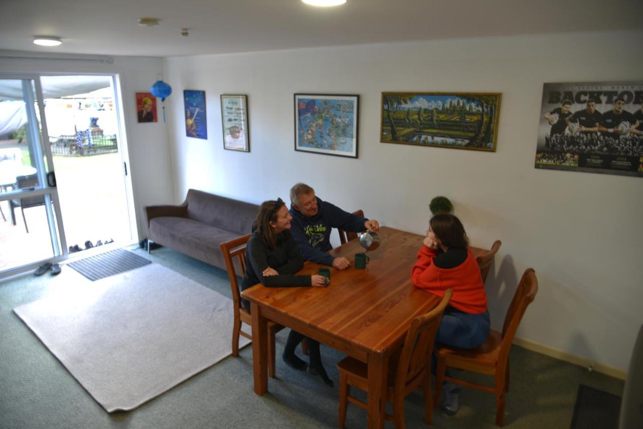 Funky Green Voyager Backpackers Vandrehjem Rotorua Eksteriør billede